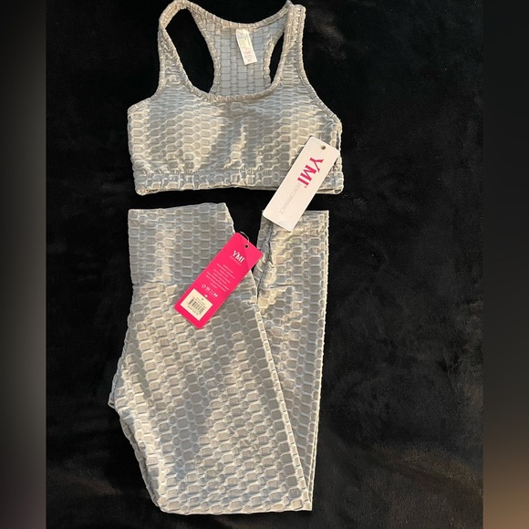 NWT $60R. YMI 2-Piece Honeycomb Activewear Set. Size Medium. Gray - Picture 2 of 8